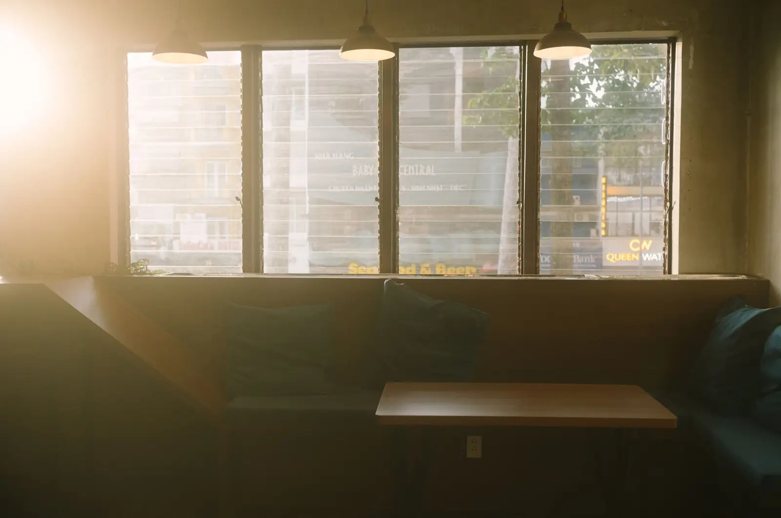 Lakeview café
