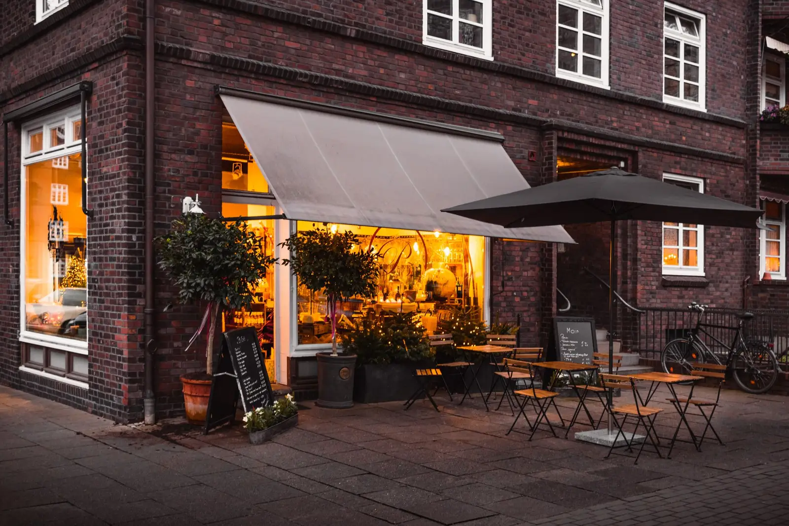 Riverside café